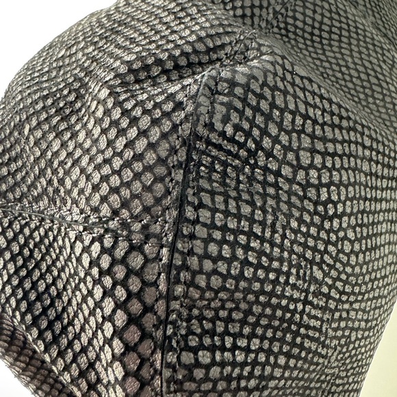 Aimee Kestenberg Genuine Leather Lizard Embossed Shoulder/Crossbody Bag Black - Picture 11 of 17